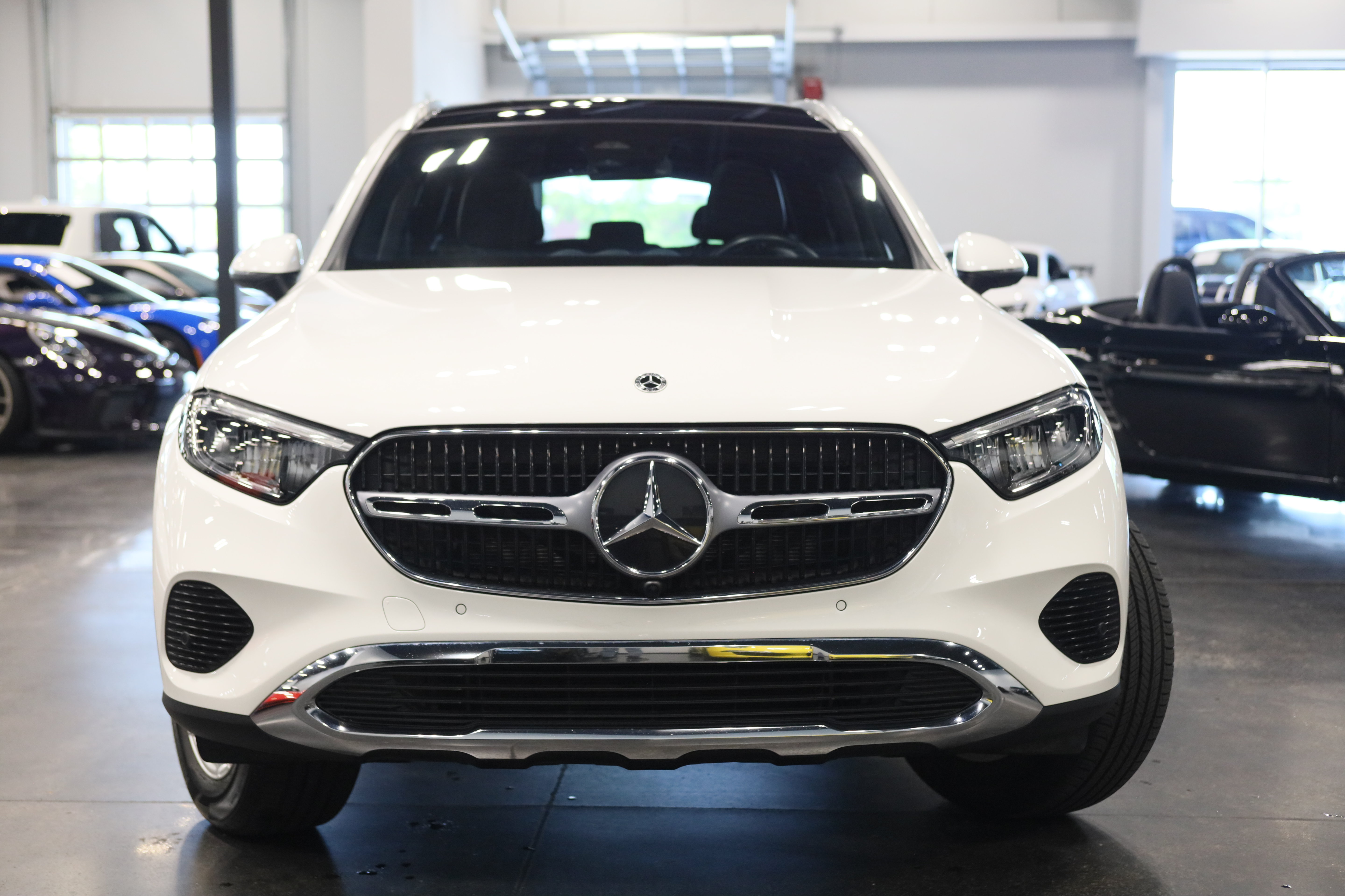 Used 2023 Mercedes-Benz GLC 300 4MATIC image 2