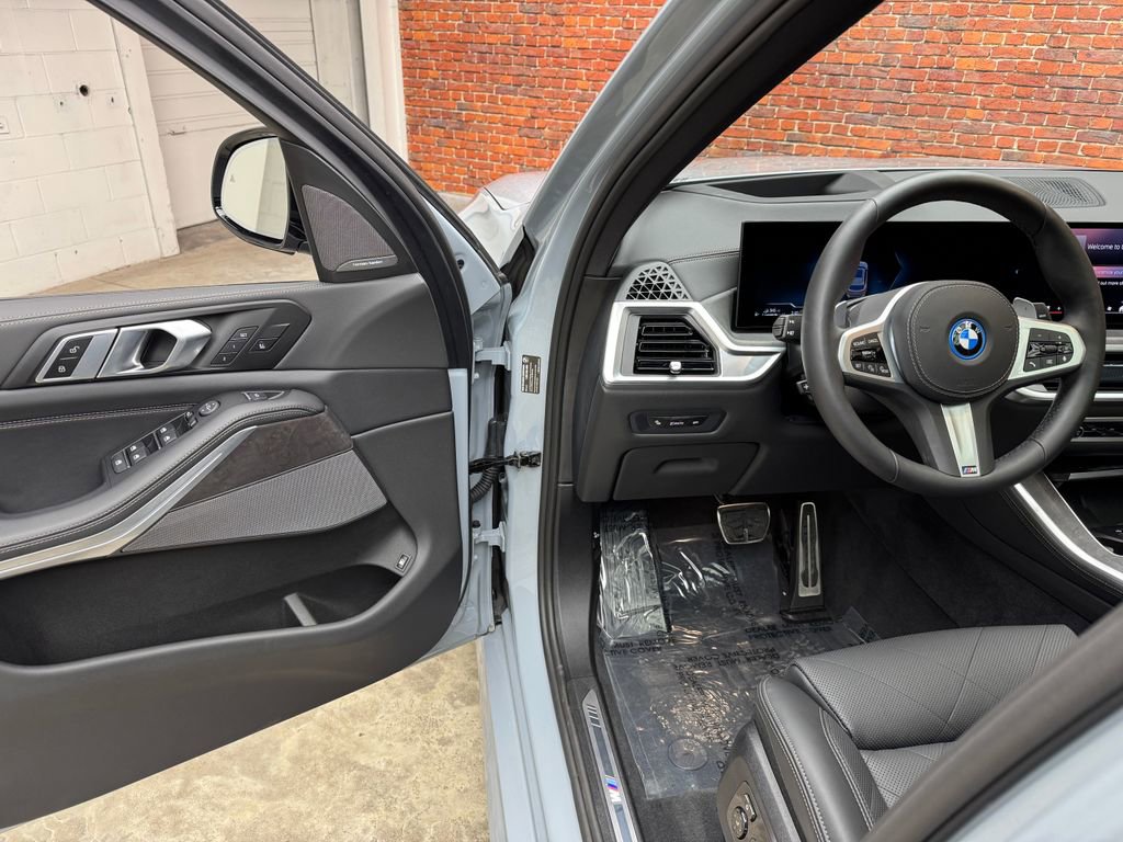 Certified 2026 BMW X5 xDrive50e image 9
