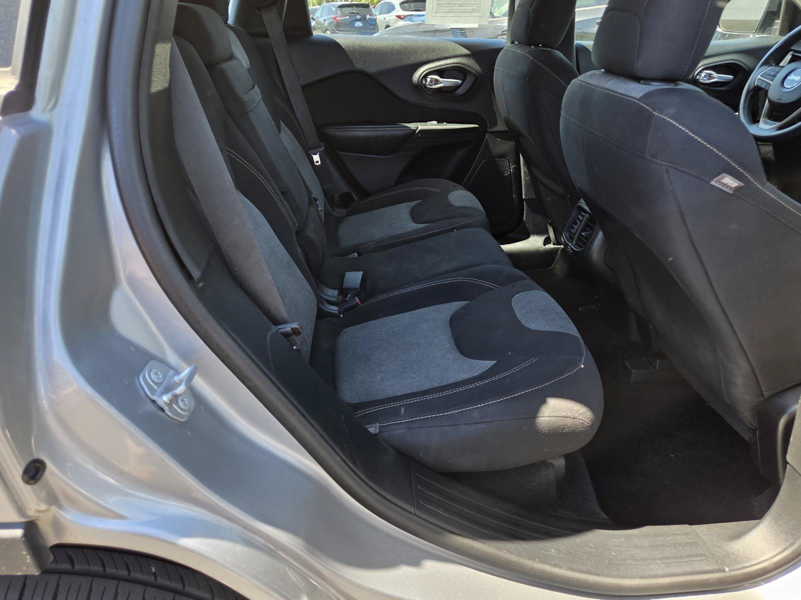Used 2016 Jeep Cherokee Sport AWD/4WD image 18