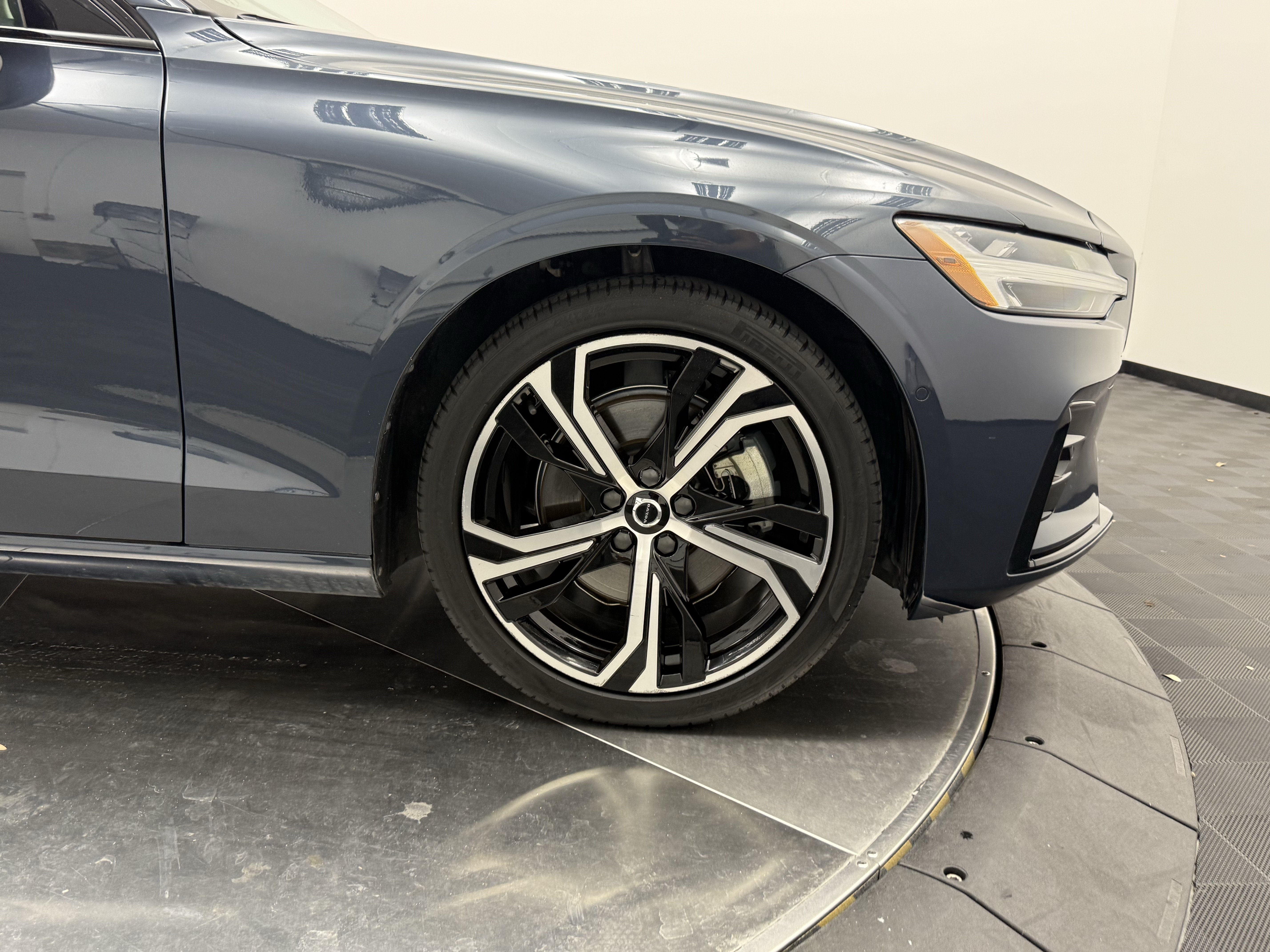 Certified 2024 Volvo S60 B5 Plus FWD image 9