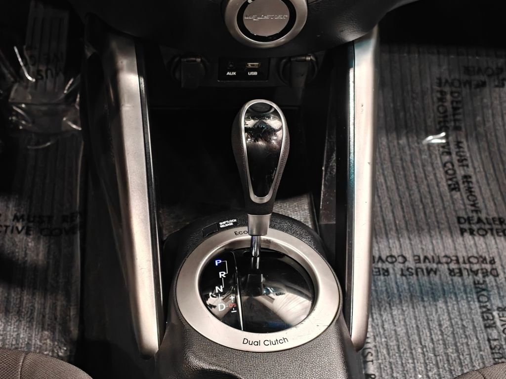 Used 2016 Hyundai Veloster image 11