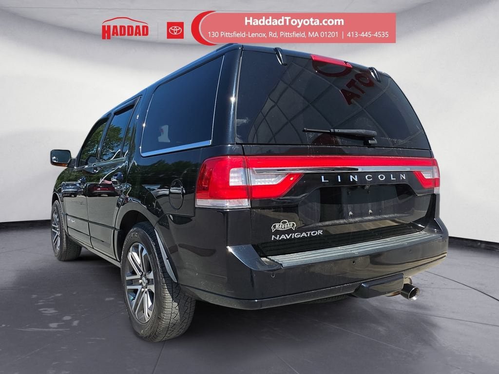Used 2017 Lincoln Navigator Reserve AWD/4WD image 3