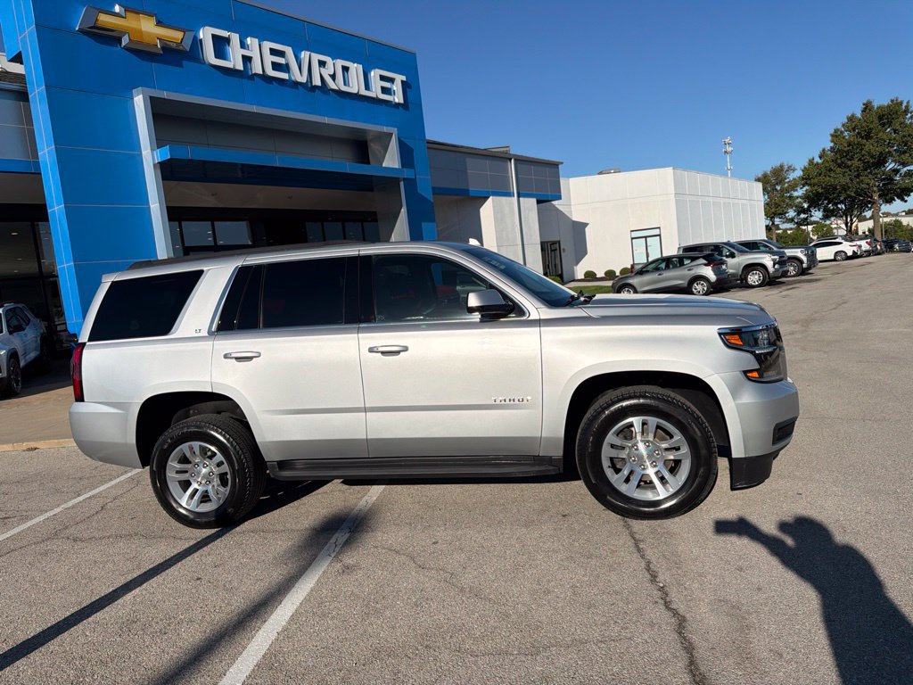 Used 2019 Chevrolet Tahoe LT w/ Luxury Package AWD/4WD image 2