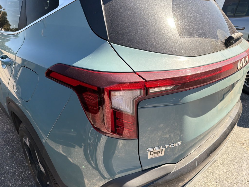 Certified 2024 Kia Seltos EX FWD image 8