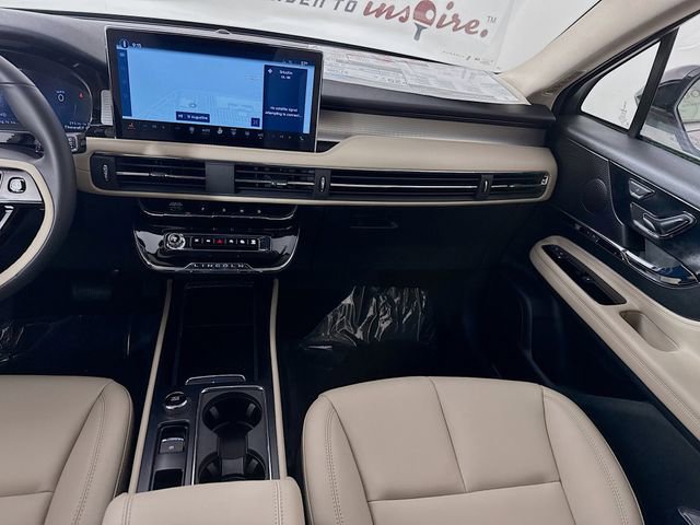 New 2026 Lincoln Corsair Premiere w/ Rear Removable Package Tray FWD image 24