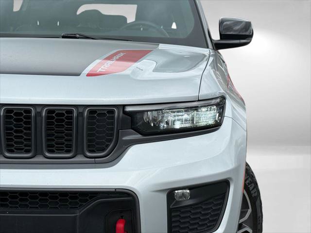 Used 2022 Jeep Grand Cherokee Trailhawk AWD/4WD image 3