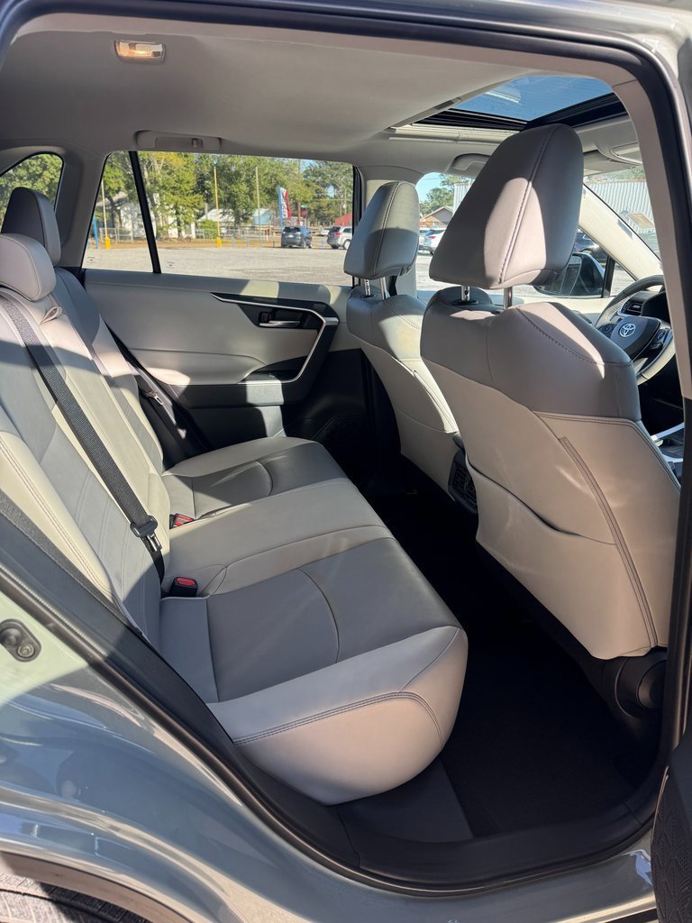 Used 2020 Toyota RAV4 XLE Premium image 13