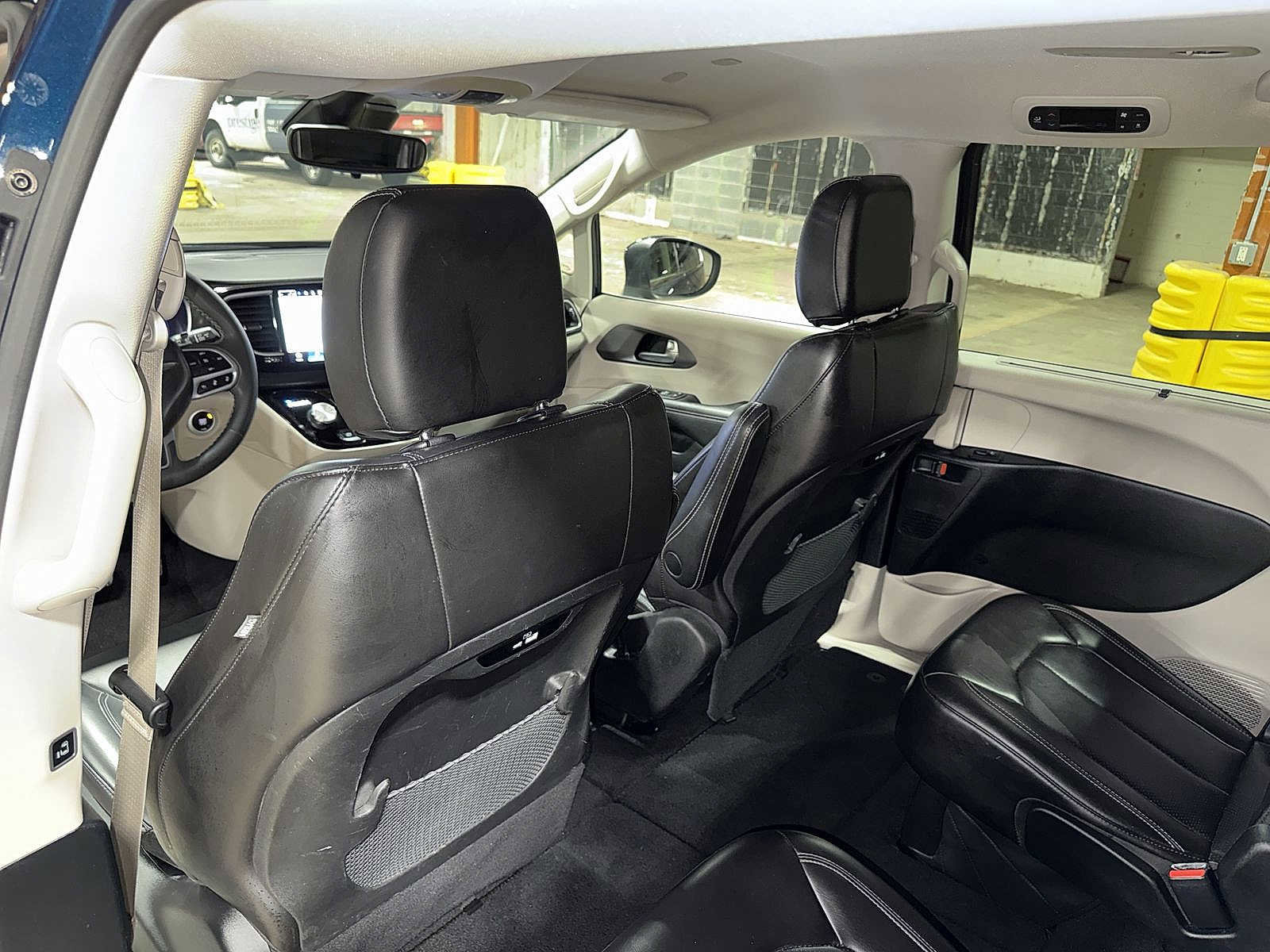 Used 2023 Chrysler Pacifica Touring-L image 26