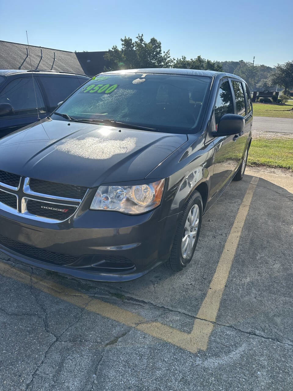 Used 2020 Dodge Grand Caravan SE w/ UConnect Hands-Free Group image 2