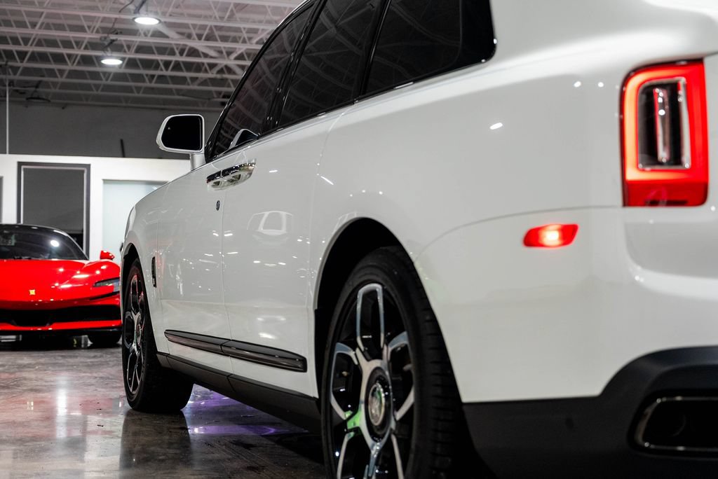 Used 2022 Rolls-Royce Cullinan Black Badge AWD/4WD image 15