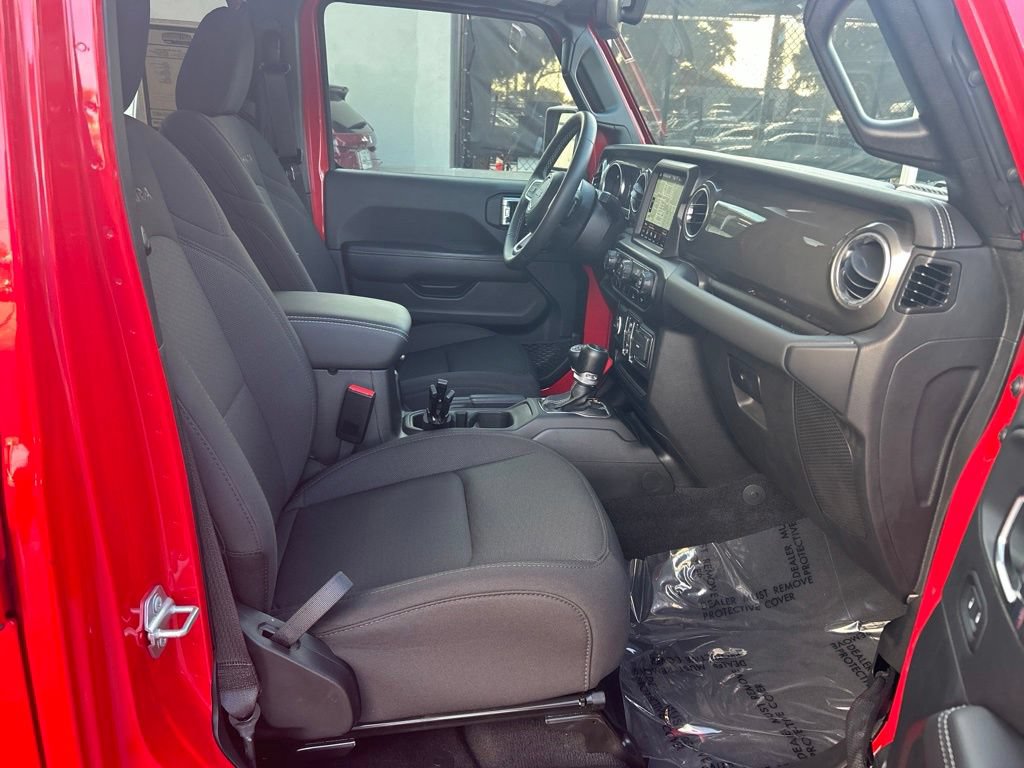 Used 2023 Jeep Wrangler Unlimited Sahara AWD/4WD image 24