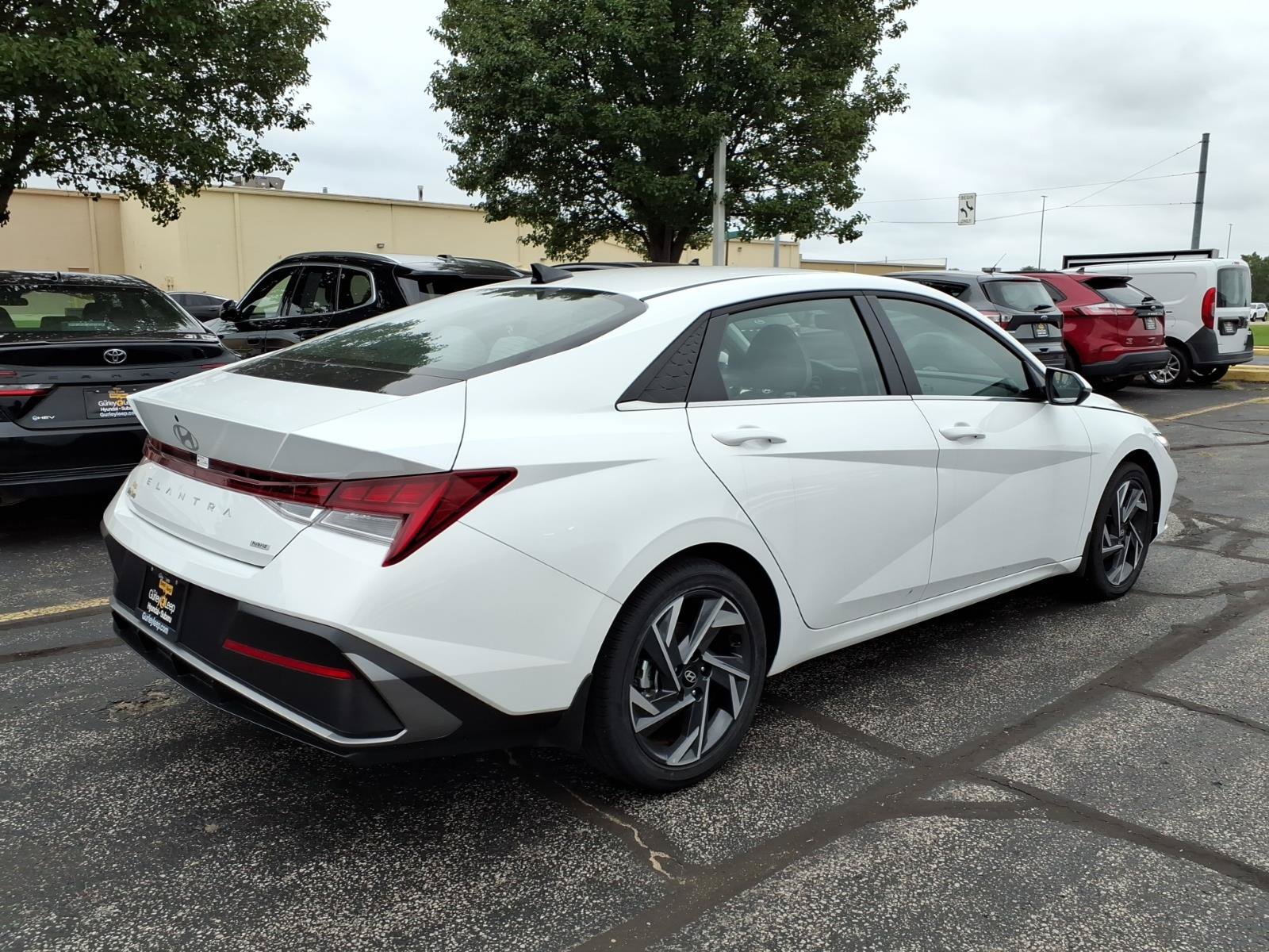 New 2025 Hyundai Elantra Limited FWD image 10