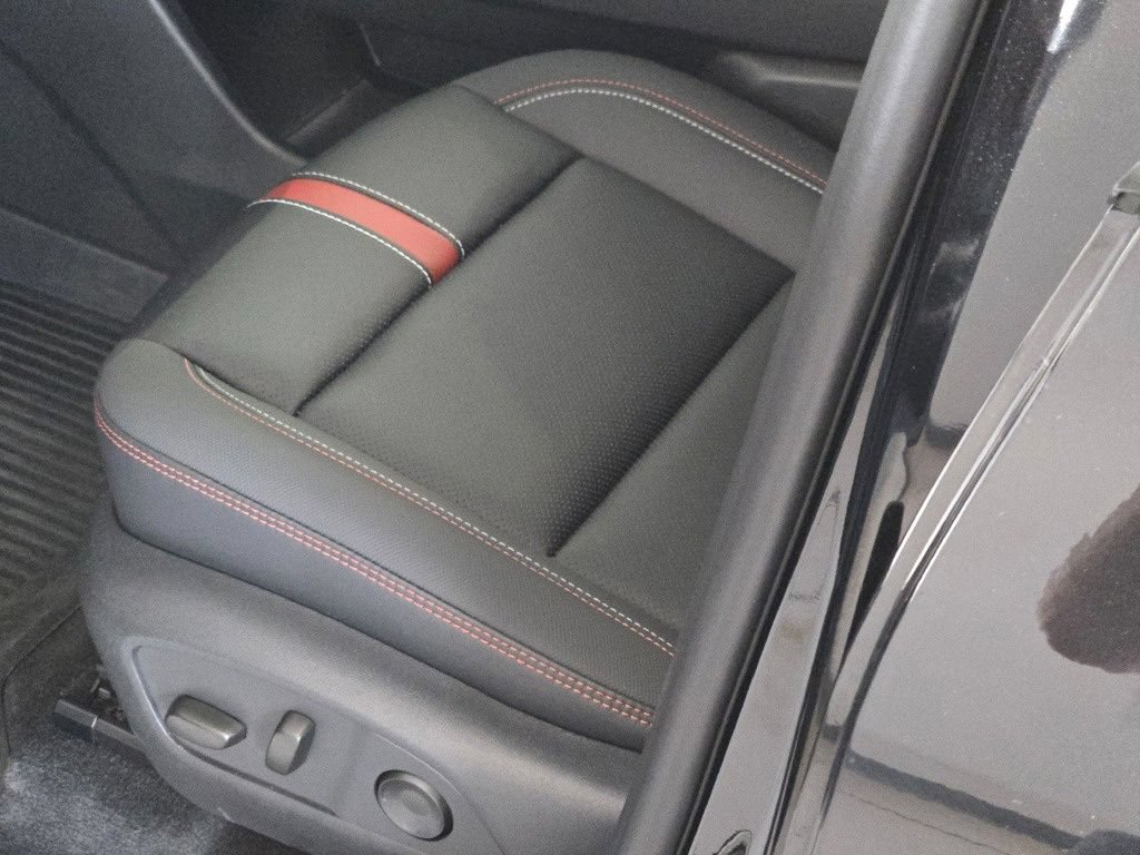 New 2026 Chevrolet Traverse RS w/ LPO, Floor Liner Package AWD/4WD image 24