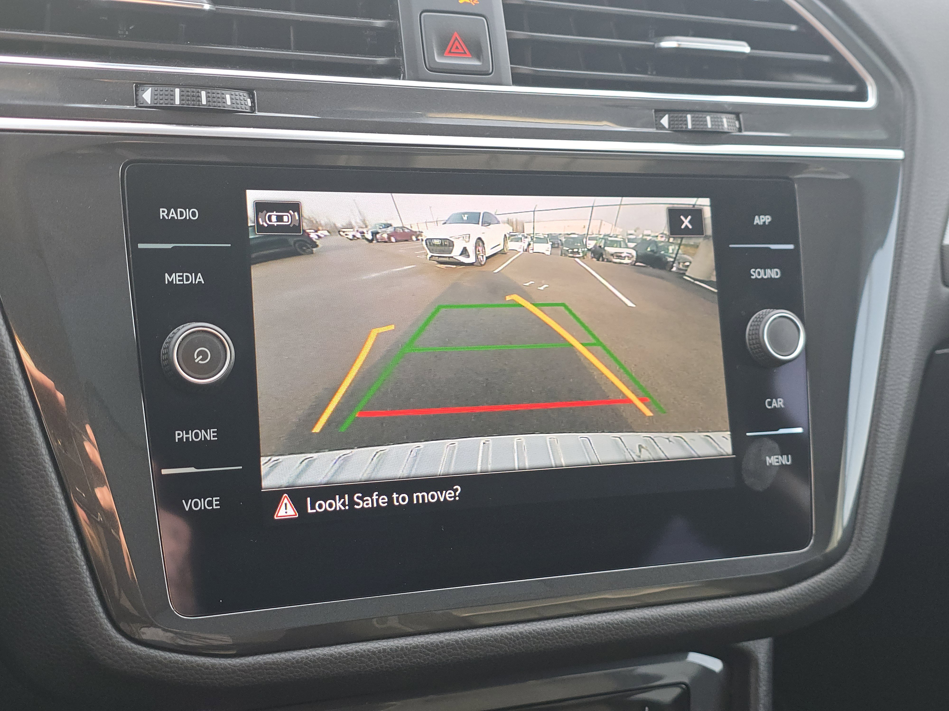 Certified 2023 Volkswagen Tiguan SE w/ Panoramic Sunroof Package image 24