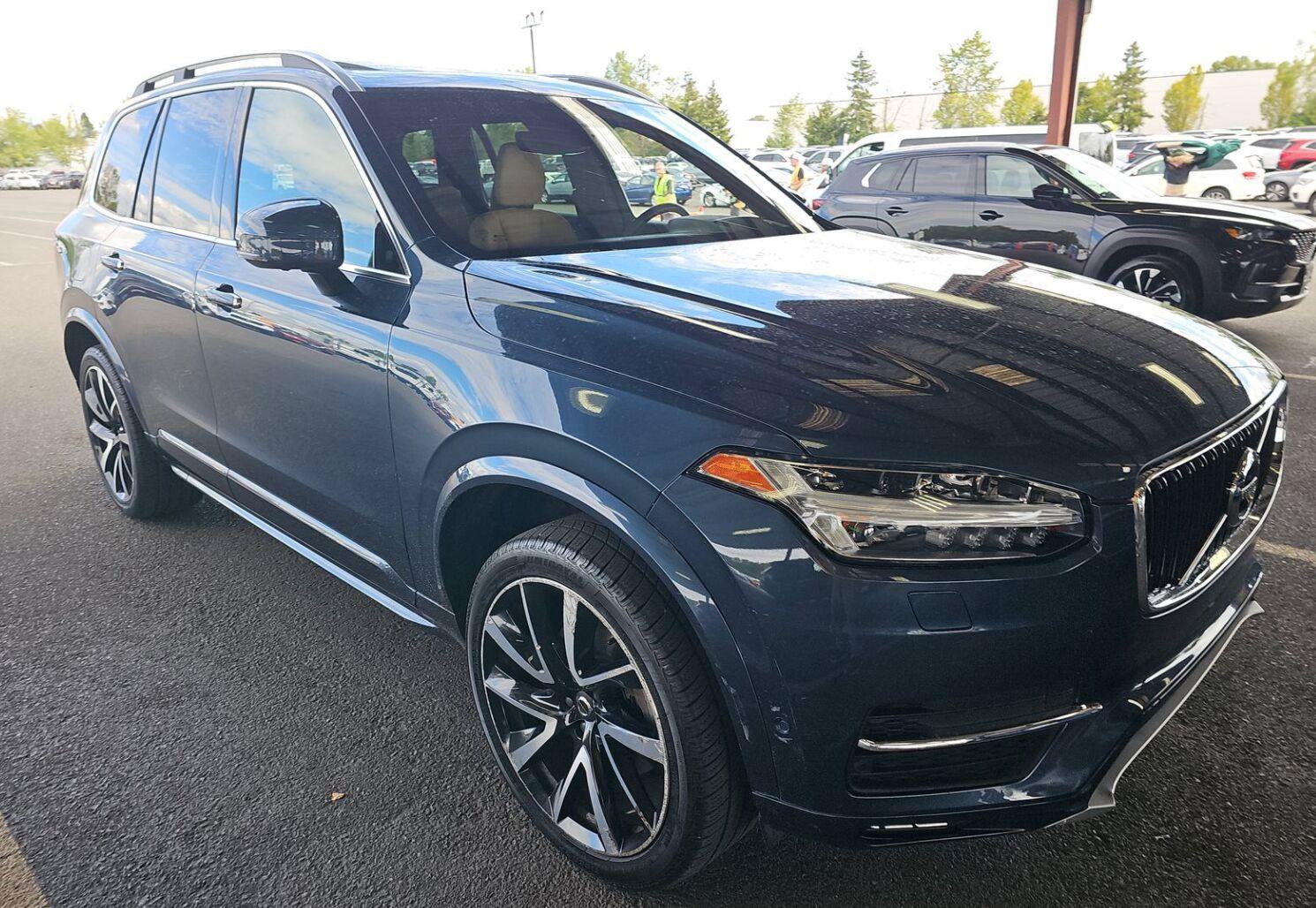 Used 2019 Volvo XC90 T6 Momentum w/ Advanced Package AWD/4WD image 12