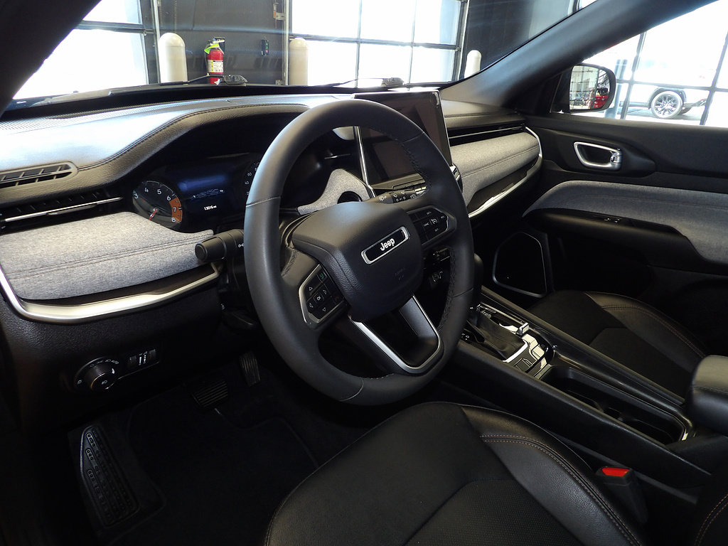 Used 2023 Jeep Compass Latitude w/ Sun and Sound Group AWD/4WD image 26