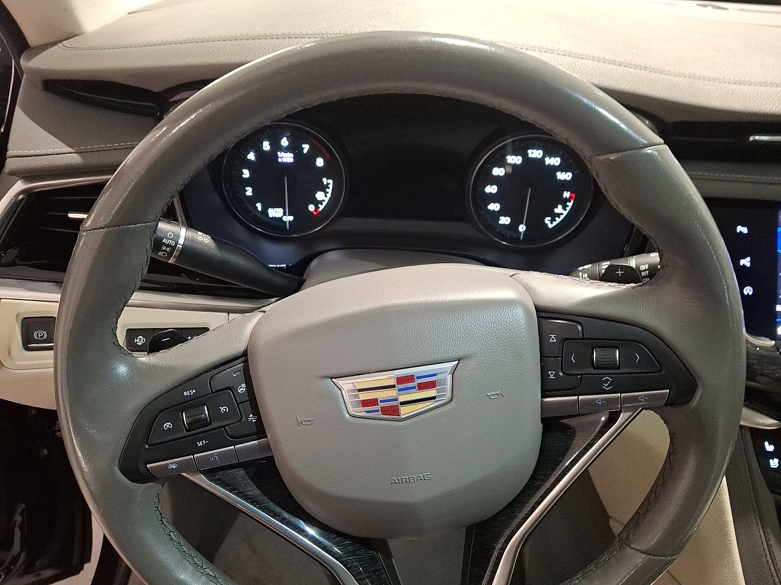 Used 2022 Cadillac XT6 Premium Luxury w/ Technology Package image 17