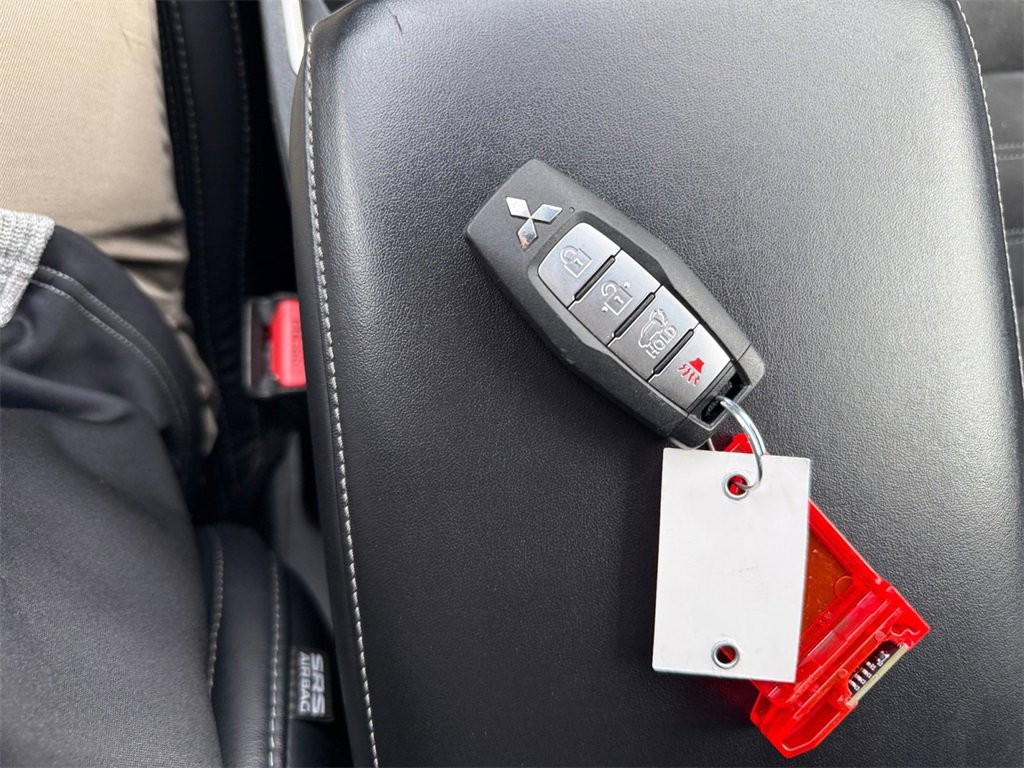 Used 2022 Mitsubishi Outlander SEL Black Edition image 28