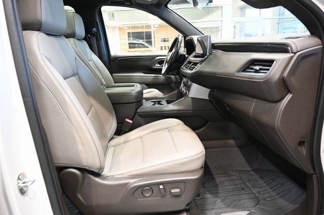 Used 2021 GMC Yukon XL SLT w/ SLT Premium Package image 10