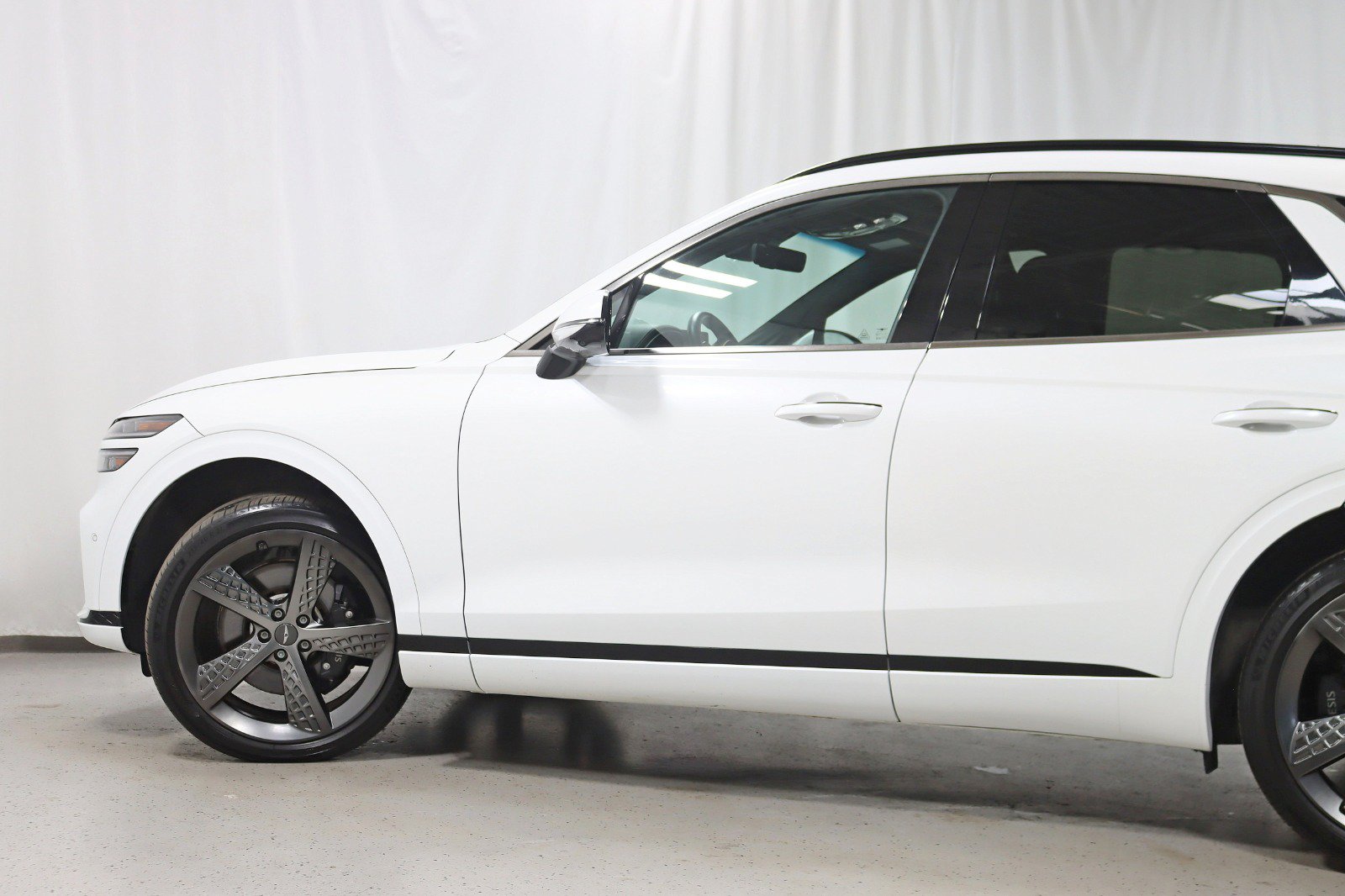 Used 2023 Genesis GV70 3.5T Sport w/ Sport Prestige Package AWD/4WD image 11
