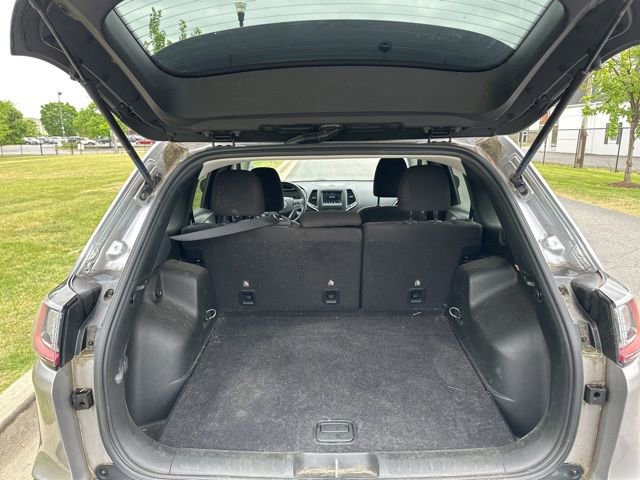 Used 2019 Jeep Cherokee Latitude w/ Cold Weather Group AWD/4WD image 18