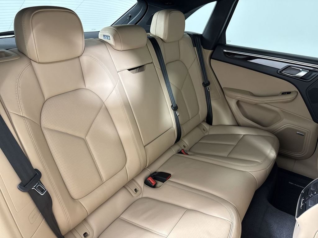 Certified 2025 Porsche Macan image 23