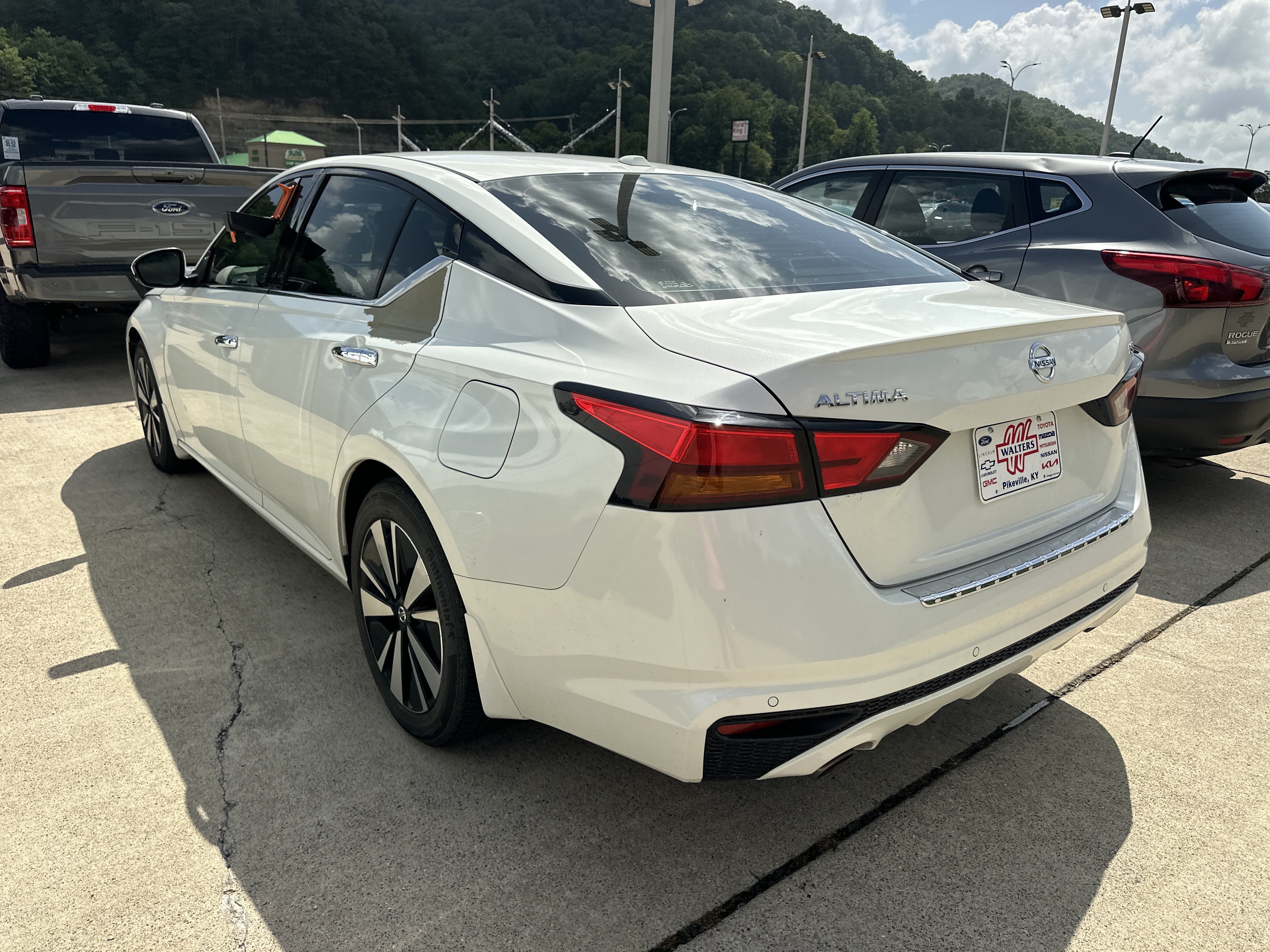 Used 2021 Nissan Altima 2.5 SL FWD image 8