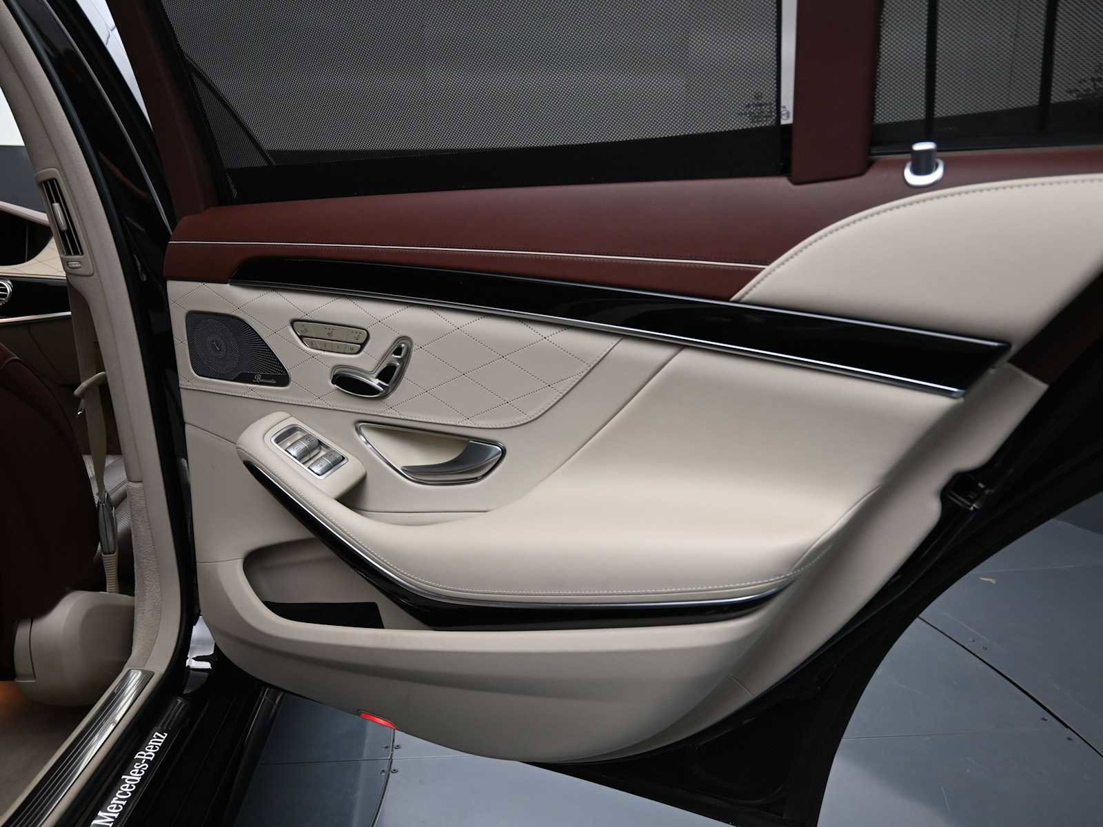 Used 2018 Mercedes-Benz S 560 Sedan image 26