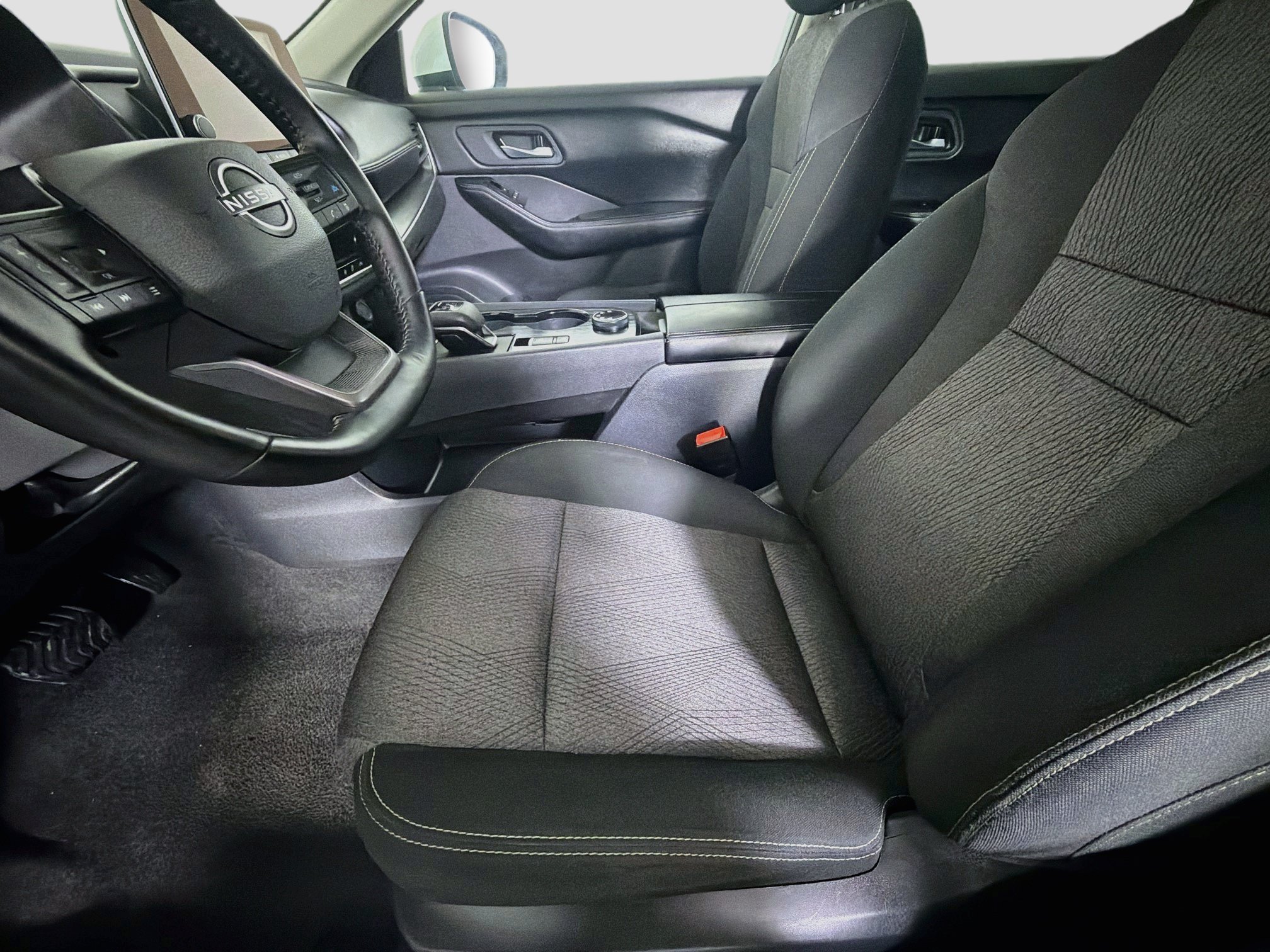 Used 2025 Nissan Rogue SV AWD/4WD image 13
