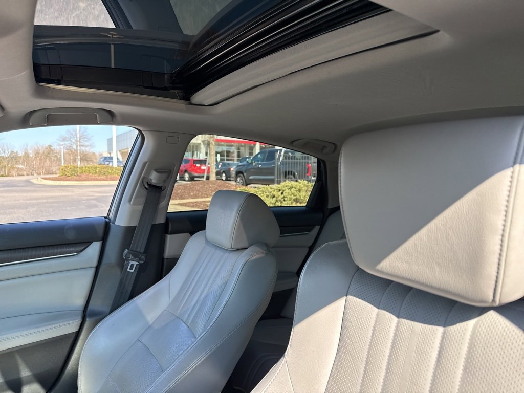 Used 2018 Honda Accord Touring image 8