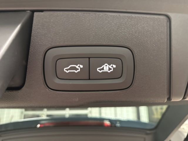 Used 2022 Volvo XC60 B5 Momentum image 19