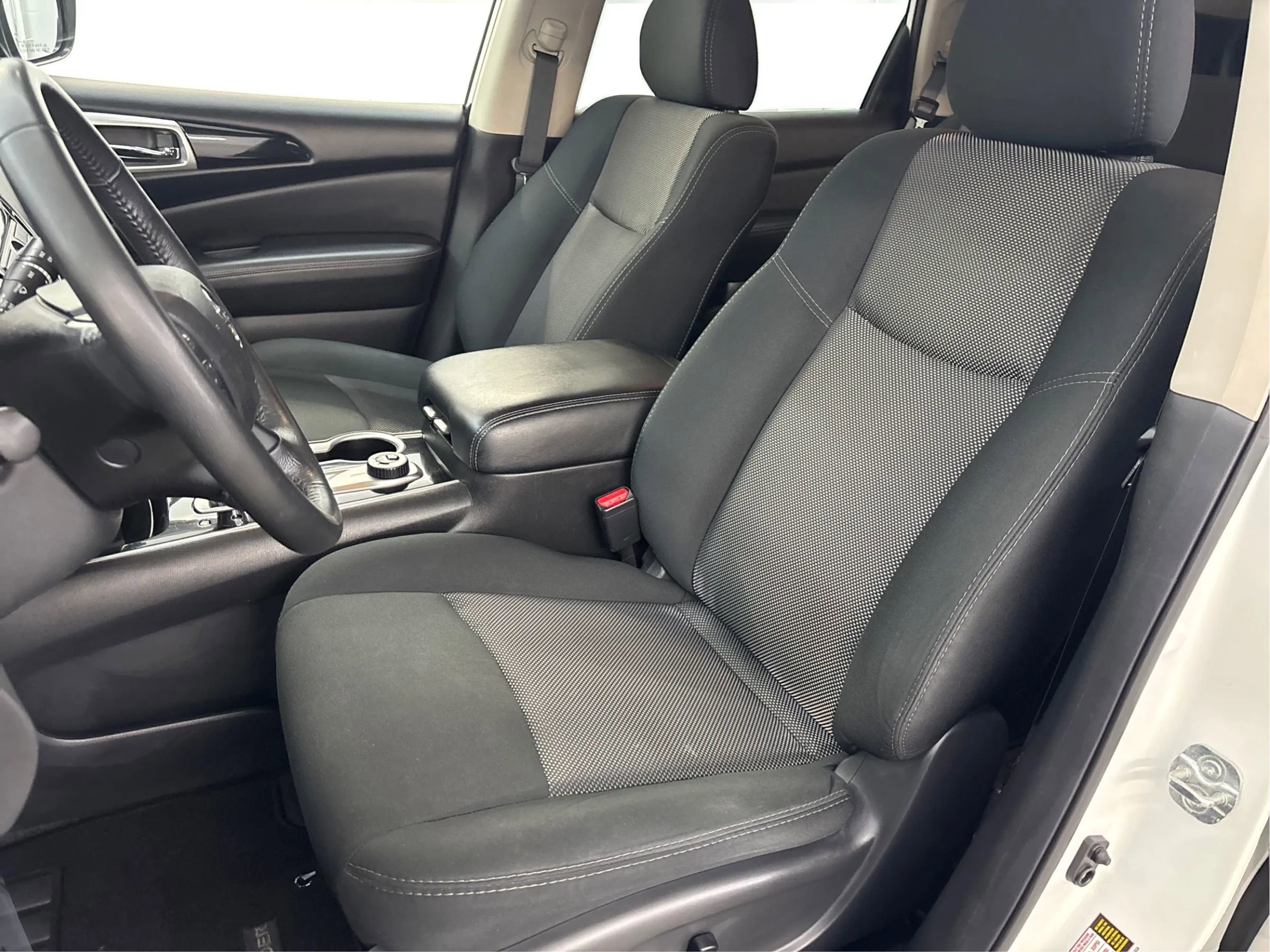 Used 2020 Nissan Pathfinder SV AWD/4WD image 13