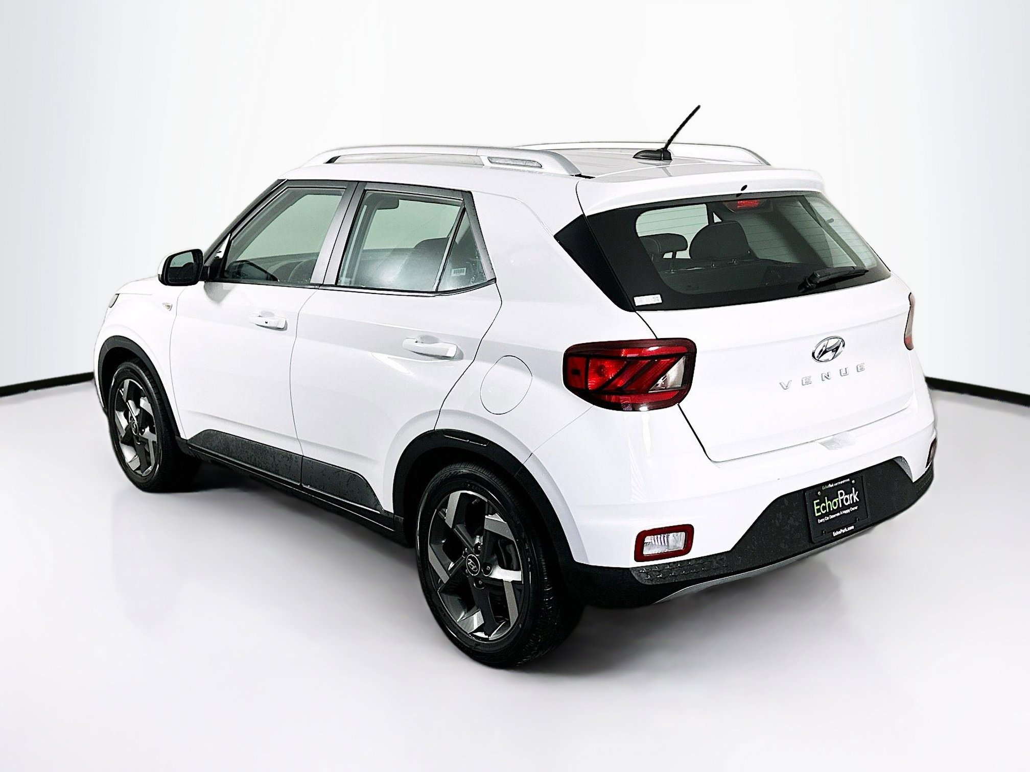 Used 2024 Hyundai Venue SEL image 5