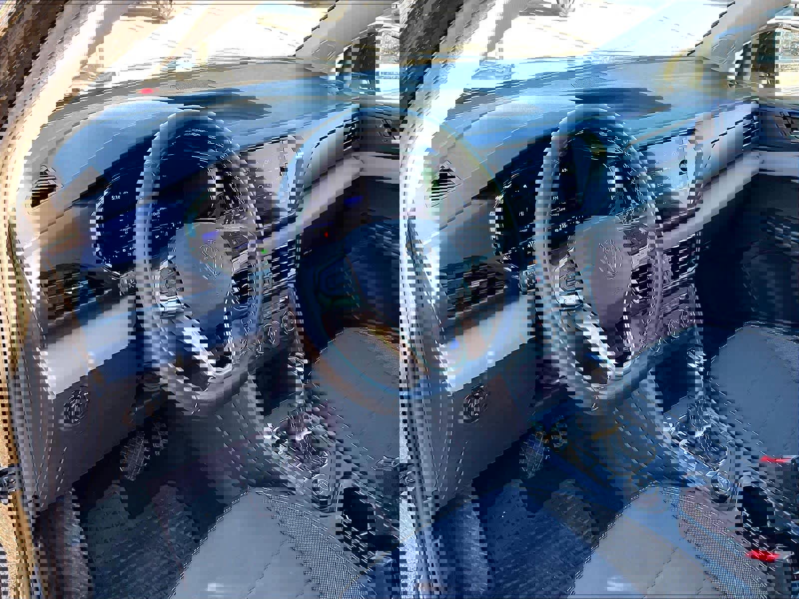 Used 2022 Volkswagen Taos SE w/ Panoramic Sunroof Package image 8