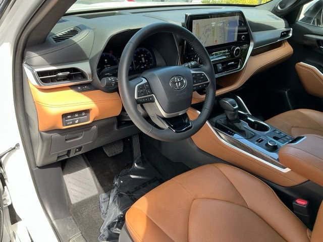 Used 2025 Toyota Highlander Platinum image 20