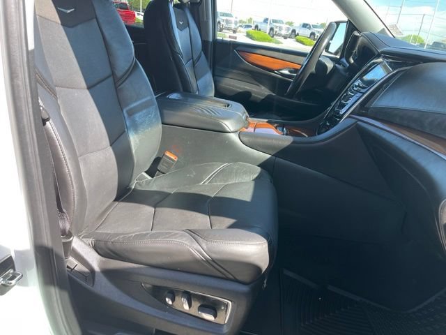 Used 2016 Cadillac Escalade ESV Luxury AWD/4WD image 22
