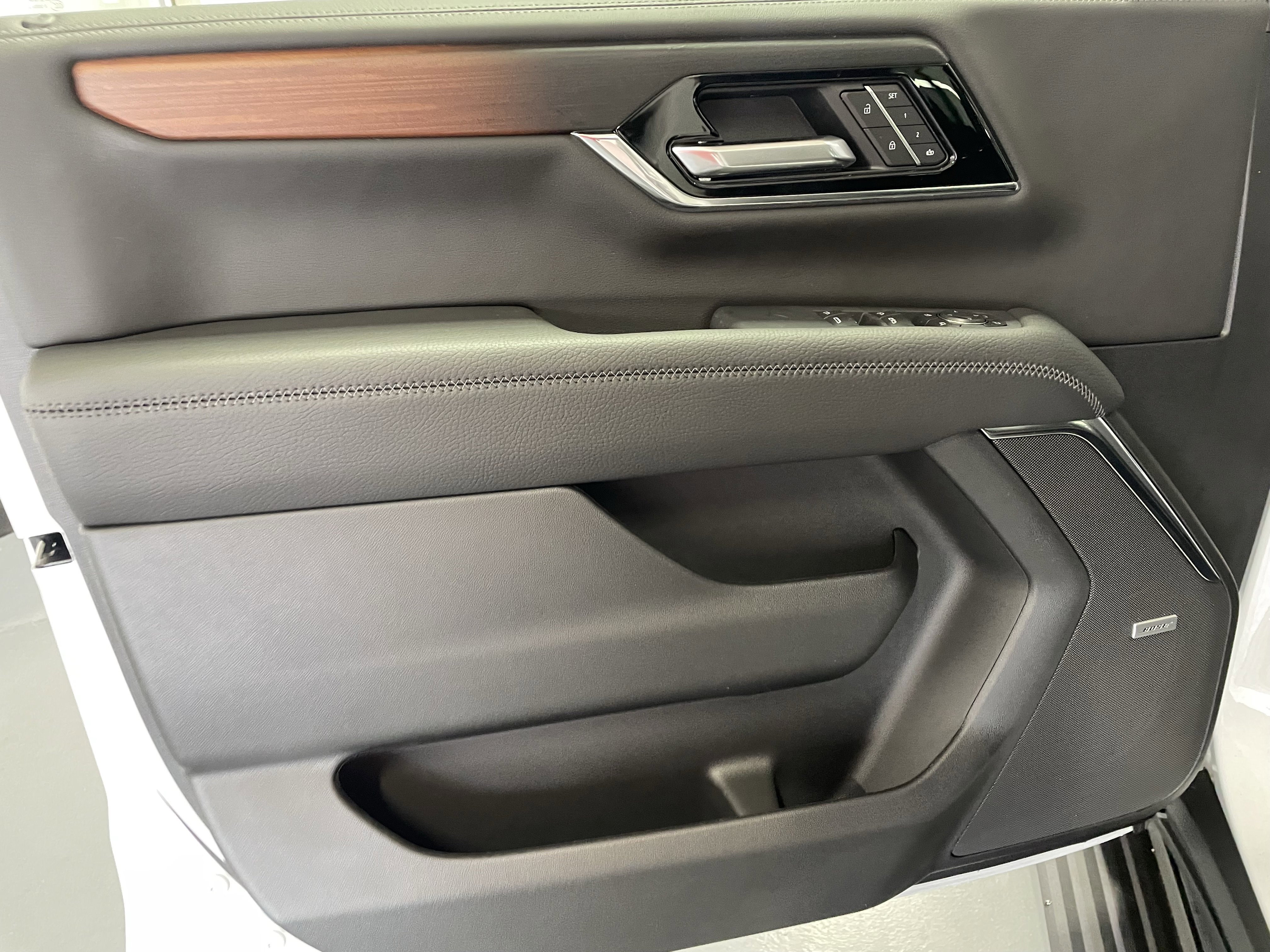 New 2026 GMC Yukon Denali w/ Sun & Power Step Package image 15