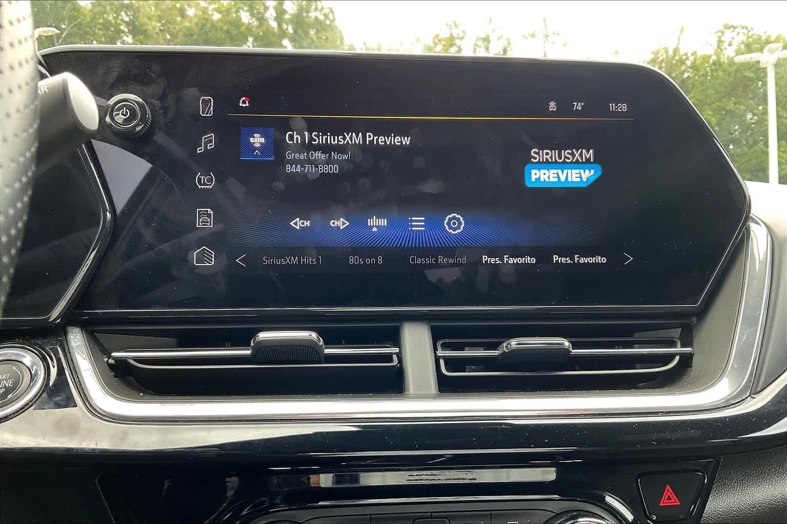 Used 2025 Chevrolet Trax RS w/ Sunroof Package FWD image 31