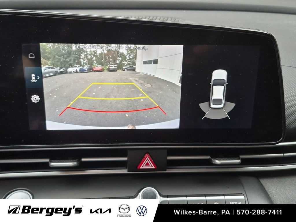 Used 2022 Hyundai Elantra Limited FWD image 18
