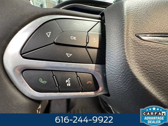 Used 2023 Chrysler Pacifica Limited AWD/4WD image 18