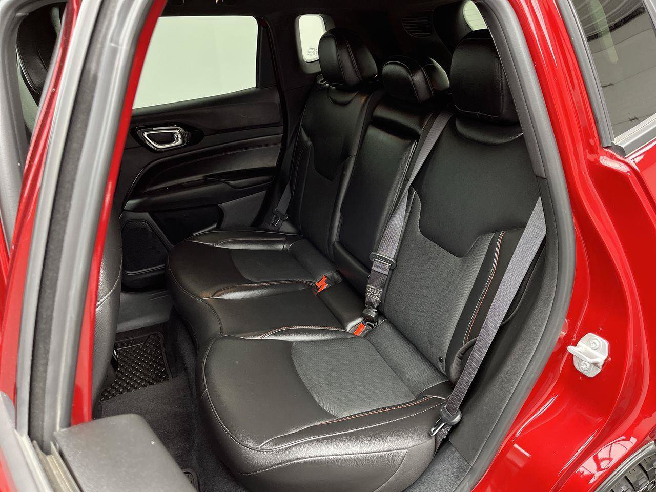 Used 2025 Jeep Compass Trailhawk AWD/4WD image 10