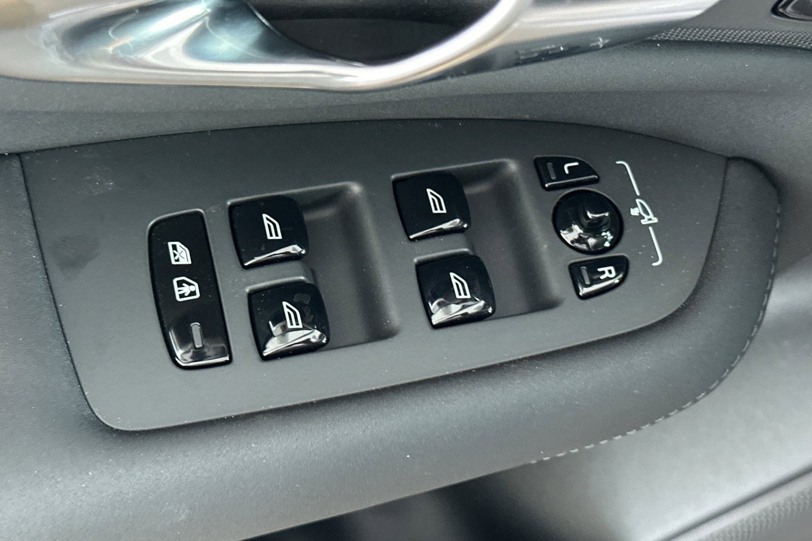 New 2026 Volvo XC90 B5 Plus image 15