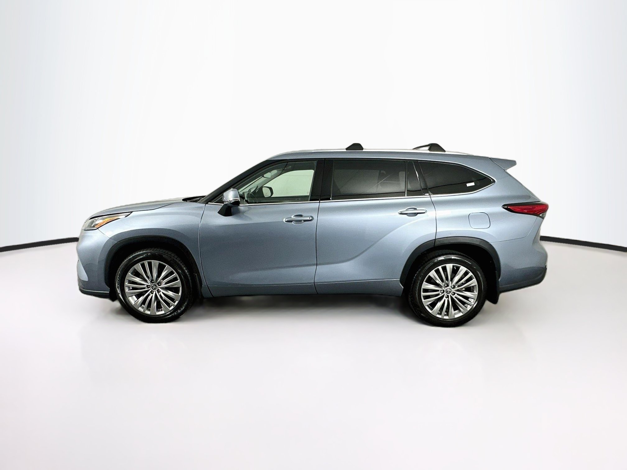 Used 2022 Toyota Highlander Platinum AWD/4WD image 4