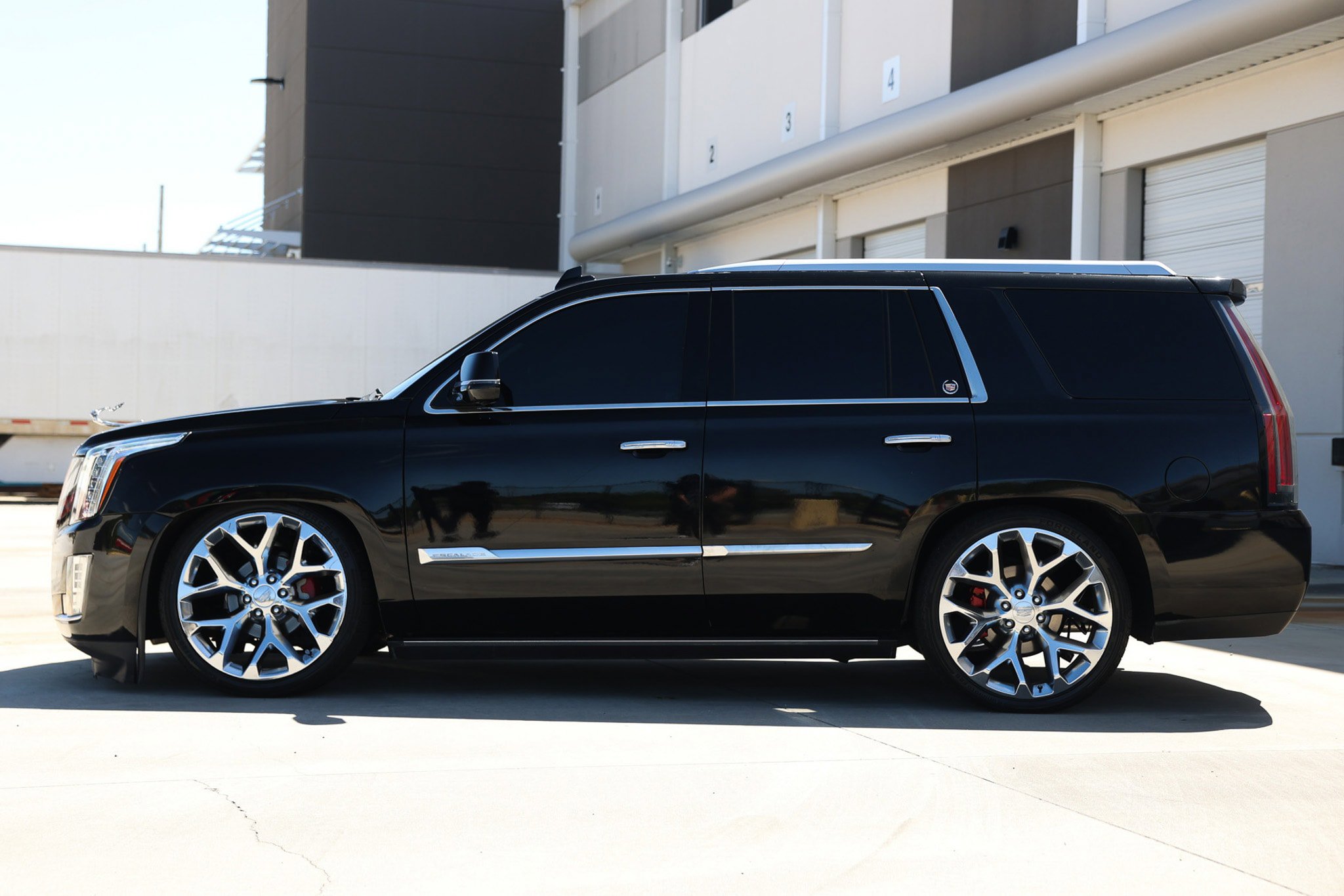 Used 2016 Cadillac Escalade Platinum AWD/4WD image 4