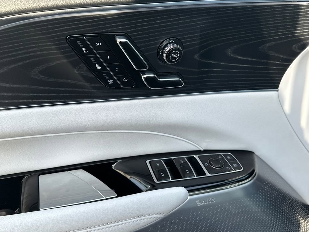 Used 2024 Cadillac Lyriq Sport image 23