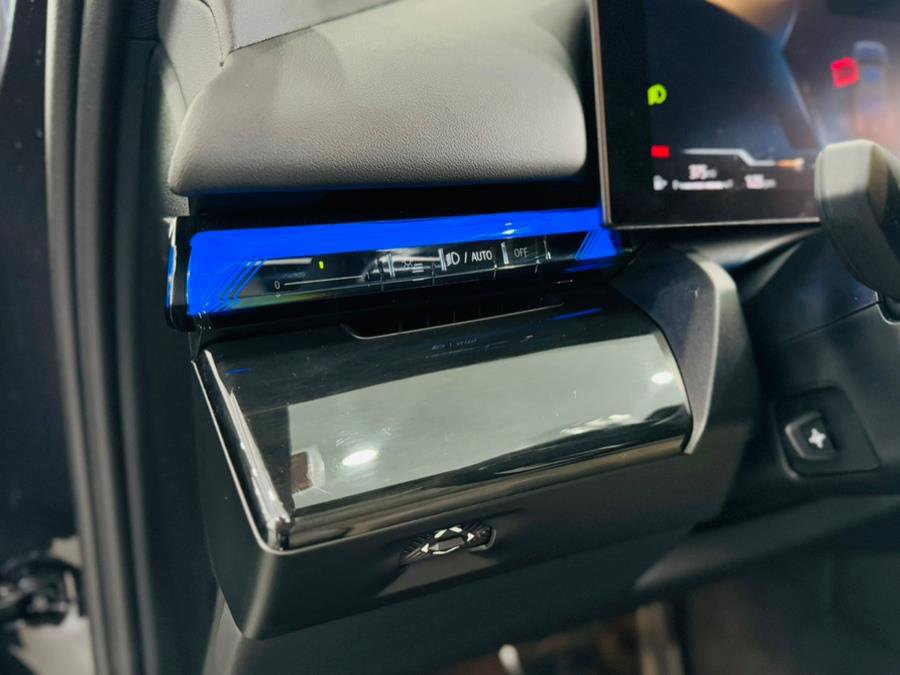 Used 2024 BMW 540i xDrive w/ Premium Package image 13