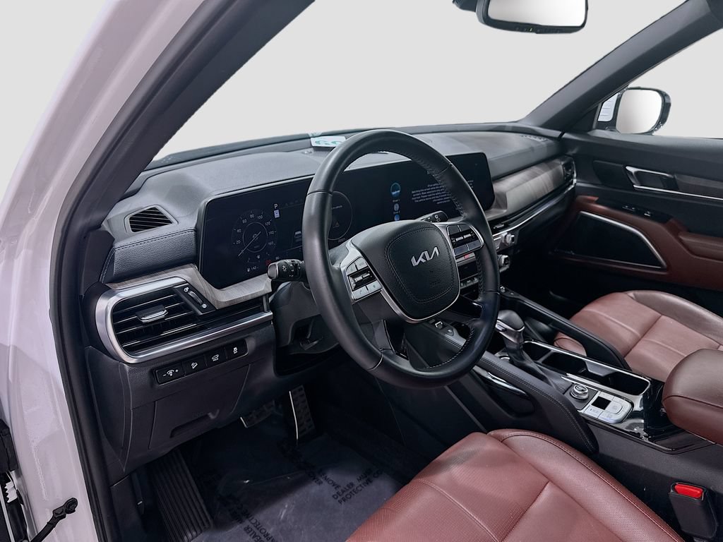Used 2024 Kia Telluride SX w/ Towing Package FWD image 9