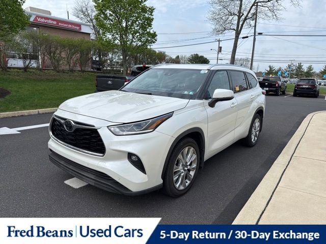 Used 2021 Toyota Highlander Limited image 3