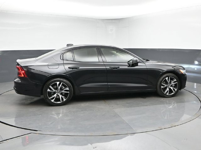 Used 2025 Volvo S60 B5 Plus AWD/4WD image 9