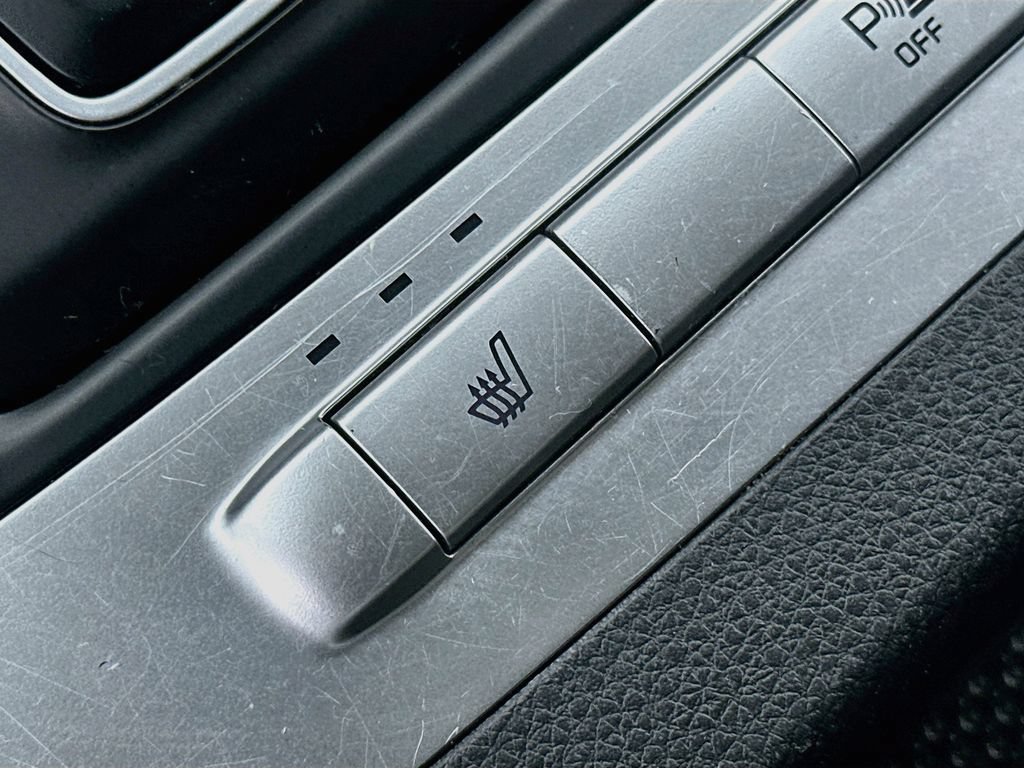 Certified 2024 Kia Carnival LX FWD image 19